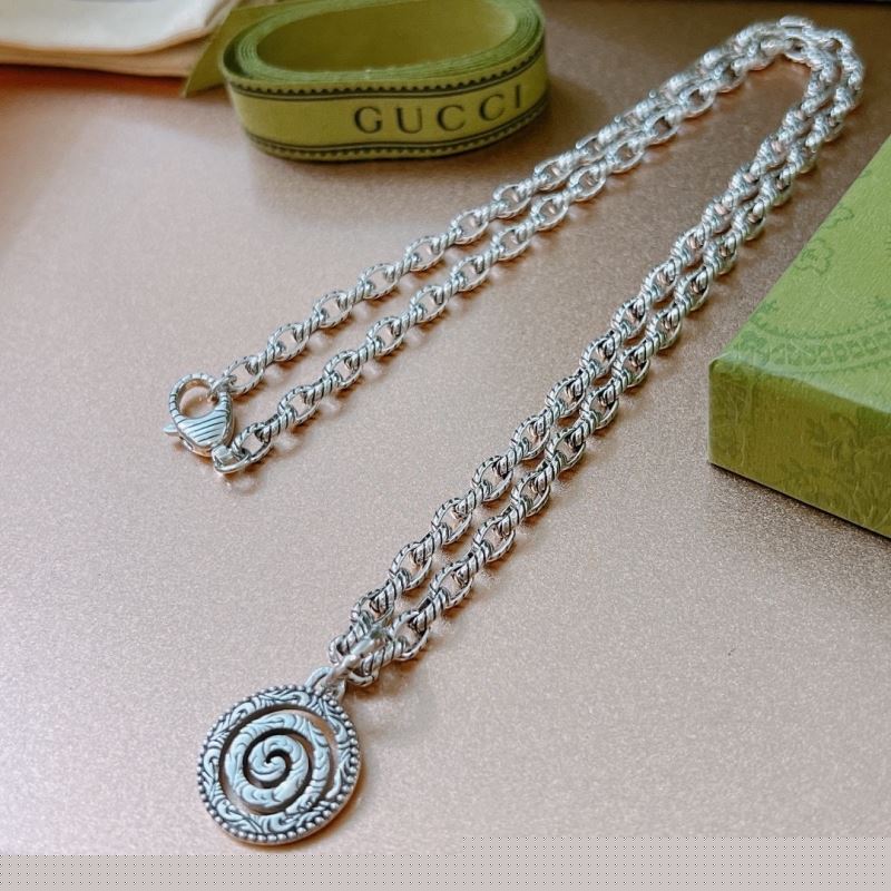 G*u*i necklaces
